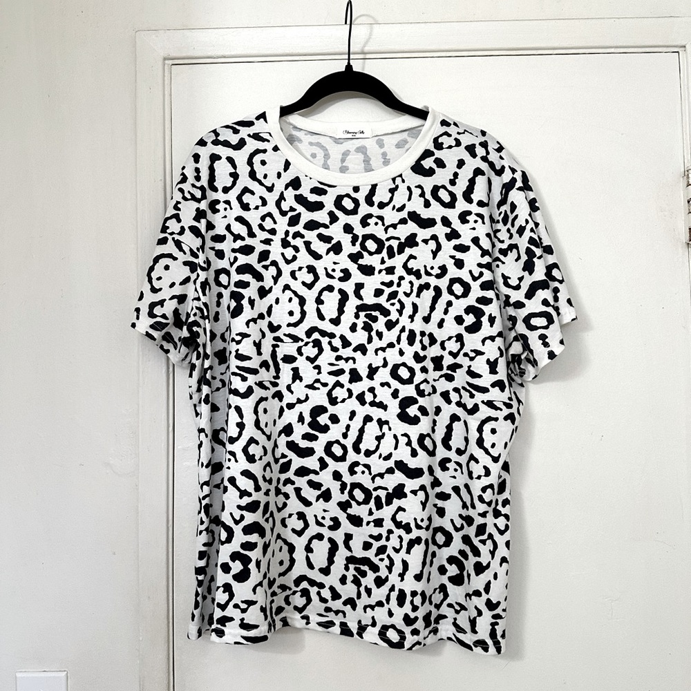 White leopard print shirt size XXL
